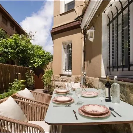 Large Terrace 3 Minutes From The 아파트 게초