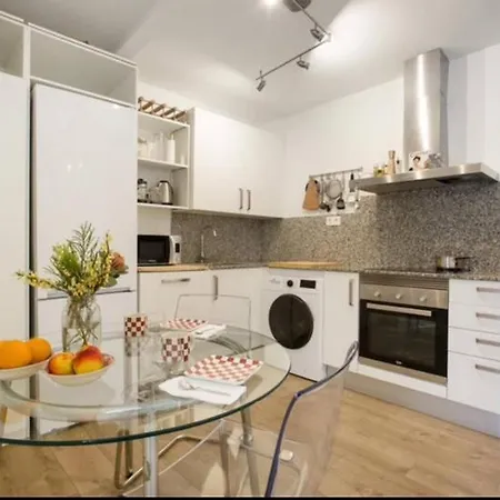 Large Terrace 3 Minutes From The 아파트 *